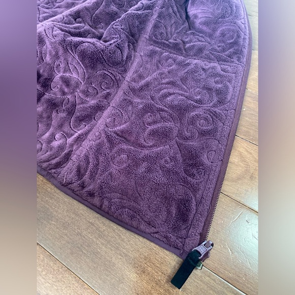 Women's Woolrich Dark Wineberry Color Vest Womens Size M - Picture 8 of 14